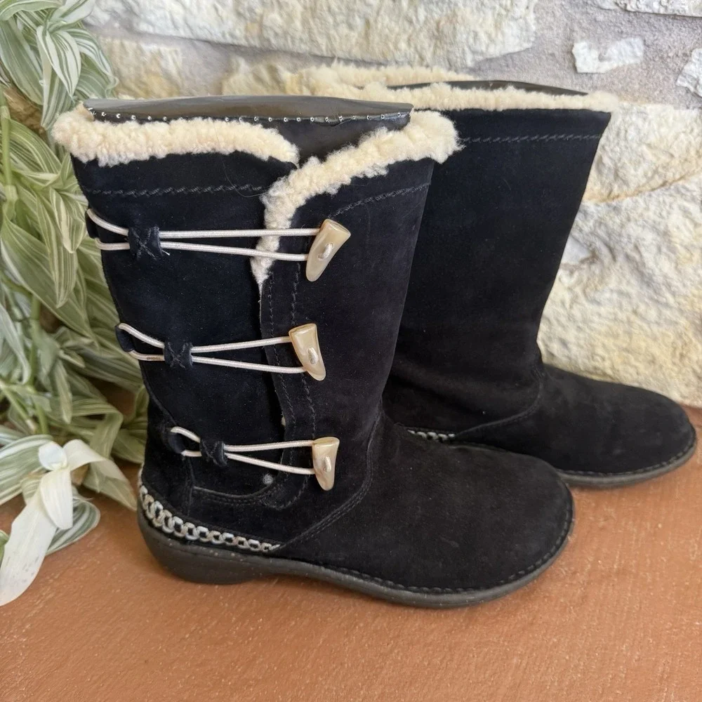 UGG Women's Kona Black Suede Toggle Winter Boot Size US 8